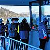 An den Kassen in den Skigebieten dauert es etwas länger, denn die erforderlichen 2G-Nachweise werden streng kontrolliert &ndash; wie ...