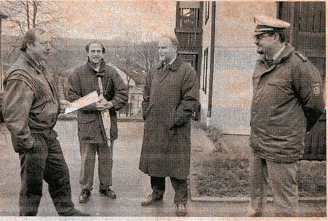 Udo Littwin (rechts) im Jahr 1996 bei einer Begehung der Berliner Straße. Mit auf dem Bild (von links): Ulrich Pahlke (damals Leiter ...