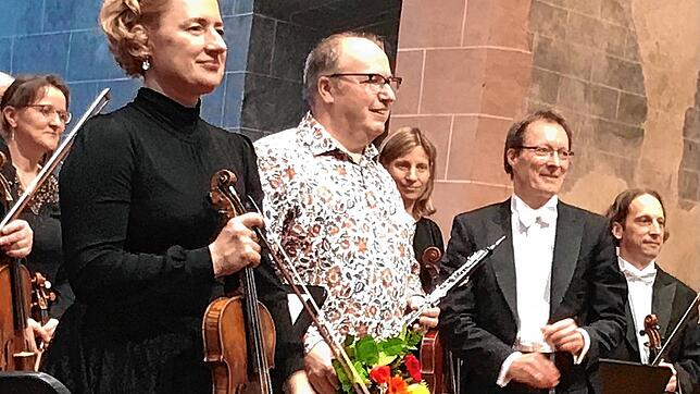 Freuen sich über den Applaus am Ende eines außergewöhnlichen Konzerts: Oboist Norbert Strobel (Mitte) mit Achim Fiedler und die Musiker ...