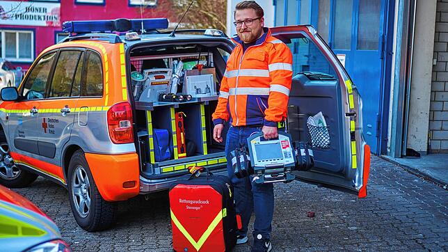 First Responder sind ausgebildete Ersthelfer. Ihre Aufgabe ist es, im Ernstfall die Zeit bis zum Eintreffen des Notarztes oder ...