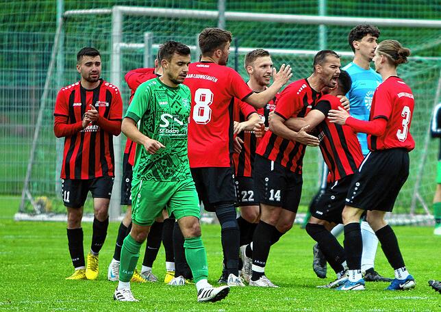 Bild 13: FC Bodman-Ludwigshafen gewinnt beim TSV Aach-Linz mit 4:2. Wir waren mit der Kamera dabei!