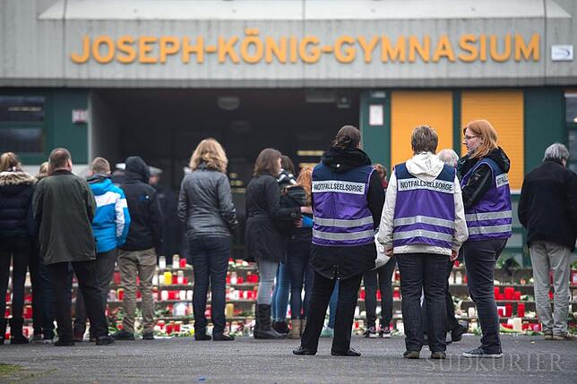 Germanwings A320 abgestürzt - Haltern am See Als der Germanwings-Flug 4U9525 mit Schülern des Joseph.König-Gymnasiums Haltern an Bord in Frankreich zerschellte, kümmerten sich ...