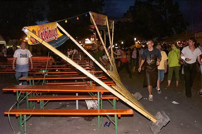 Bild 11: Bilder vom Sturm-Inferno beim Seehasenfest 2004