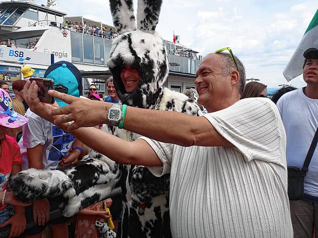 Bild 10: Bilder von der Einholung des Seehasen in Friedrichshafen