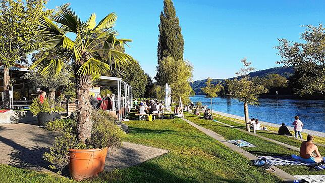 Der Rheinuferpark bei Gailingen ist ein schöne Alternative zum Baden im Bodensee.