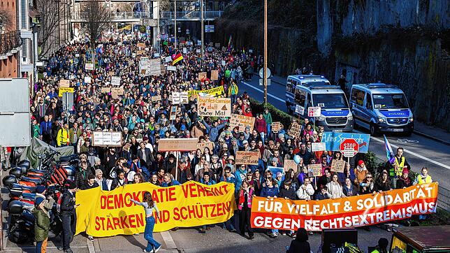 In Freiburg demonstrierten 30.000 Menschen gegen rechts