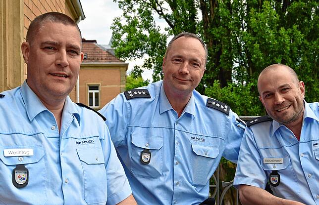 Oliver Weißflog Leiter Stabsstelle Öffentlichkeitsarbeit, Revierleiter Andreas Rieß und Einstellungsberater Rainer Heinzelmann auf dem ...