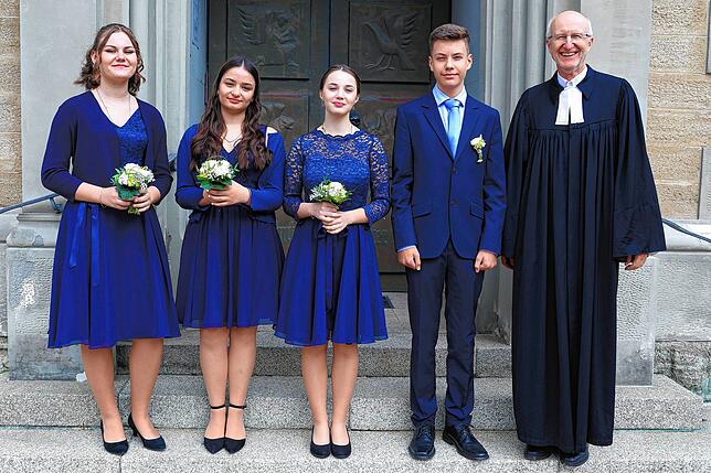 Weitere Konfirmanten aus Stockach, die in der Melanchthonkirche konfirmiert wurden: Julia Eisner, Melissa Enns, Julian Maier und Ida ...