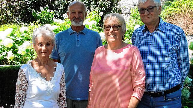 Mit einem Aufruf bringt sich der Verein &bdquo;Menschen helfen Menschen&ldquo; wieder in Erinnerung (von links): Barbara Schilling ...