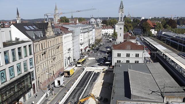 So sieht die Baustelle am Bahnhofplatz vom Dach des Lago aus.