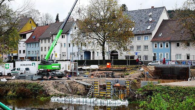 Nimmt mehr Zeit als geplant in Anspruch: Die Baustelle am neuen Rathaussteg bleibt bis nächstes Jahr bestehen. Bild: Stadt Tuttlingen