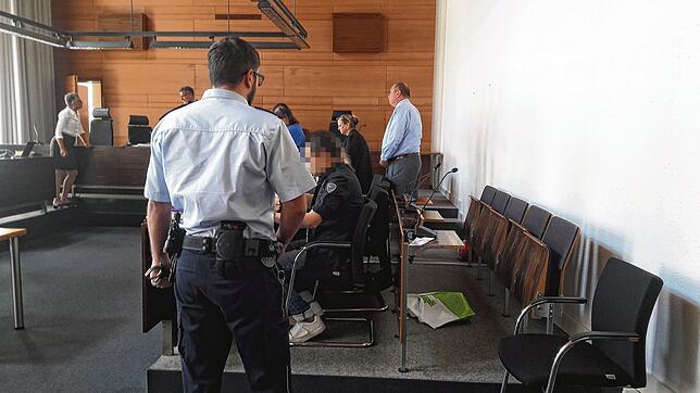 Christian L. trägt meist dasselbe schwarze Hemd auf der Anklagebank.