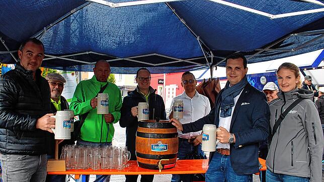 Das Straßenfest 2019 eröffnen von links Bürgermeister Markus Keller und die Organisationsmitglieder Helmut Fritz, Jörg Ludwig, Tobias ...