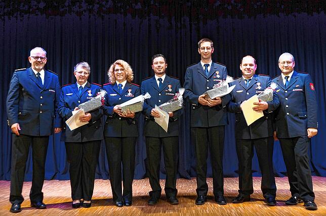 Ehrungen für 25 Jahre ehrenamtlichen Dienst von links: Stefanie Anna Engst (Hoppetenzell), Stefanie Engst (Hoppetenzell), Benjamin Engst ...