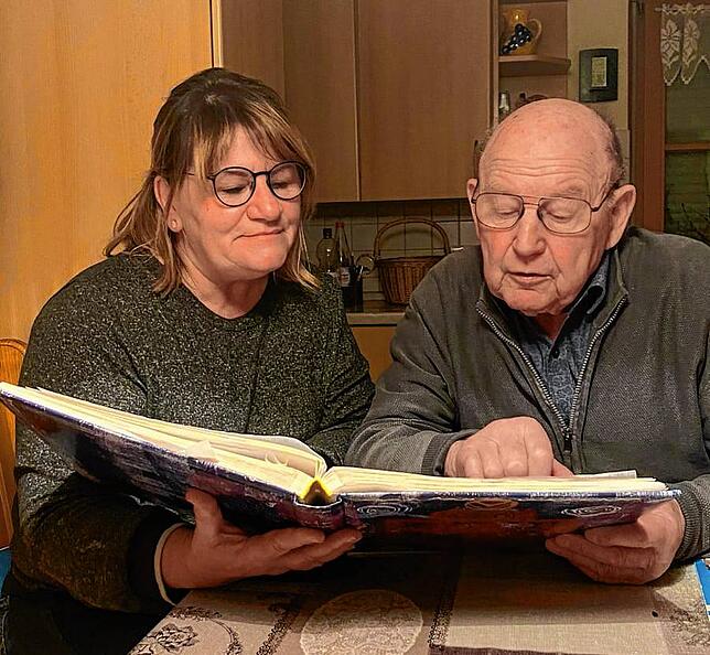 Für Beate Brutsch ist es immer ein besonderer Moment, wenn ihr Vater Rudolf Brutsch das Fotoalbum hervorholt, ihr die alten Bilder von ...