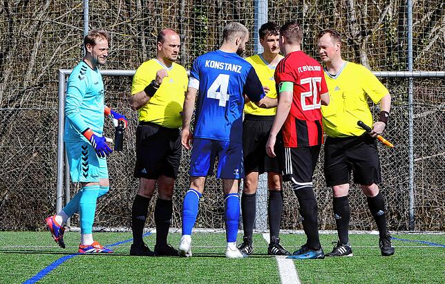 Bild 2: FC Überlingen besiegt SC Konstanz-Wollmatingen. Wir waren mit der Kamera dabei!