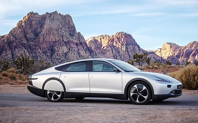 Im Design nah beim Porsche Panamera: Der „Lightyear One“ ist mit 1300 Kilo Leergewicht aber deutlich leichter.