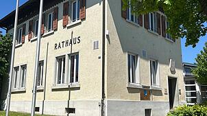 Aufgrund des Platzmangels muss die Montessori-Grundschule derzeit teilweise ins alte Rathaus ausweichen. Fotos: Eva-Maria Bast