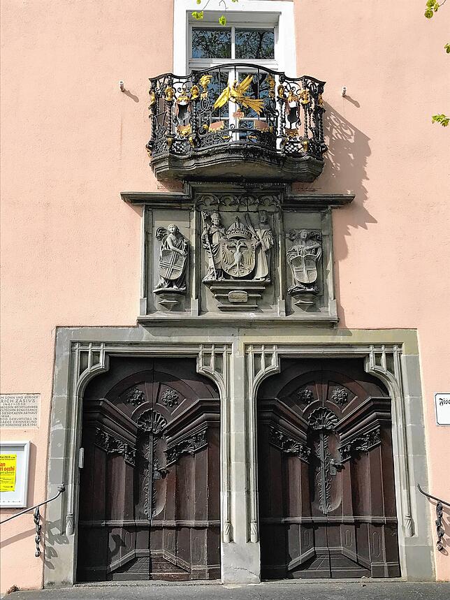 Im ersten Obergeschoss des Alten Rathauses, heute das Gebäude der Philharmonie, fanden Fasnachtsbälle statt – Napoleon war ein ...