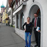 Eileen Herlemann wird ab Mai die Postfiliale in Allensbach betreiben – in den Räumen der früheren Nikolaus-Apotheke. Bürgermeister ...