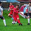 Kapitän nimmt Maß: Patrick Budde (rechts) von der Spvgg. Wutöschingen erzielte beim 3:1-Sieg beim FC Grießen zwei Tore. Tobias Maier ...