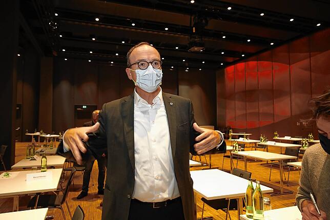 Amtsinhaber Uli Burchardt im Bodenseeforum.