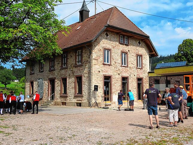 Der Haupteingang zum Bürgersaal wird vom Anbau aus rechts sein. Der alte Eingang wird als Notausgang und Liefereingang weiterhin ...