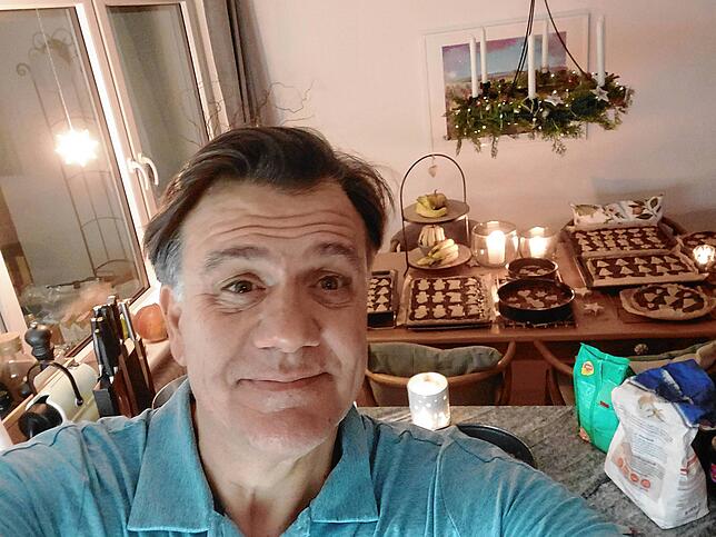 Bild 3: SÜDKURIER-Hincooker Andi Schuler backt für Konstanzer Tafel - alle Bilder