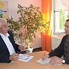 Wolfgang Jauch, Vorstandsvorsitzender der Sozialstation Bodensee, im Gespräch mit SÜDKURIER-Mitarbeiter Jörg Büsche.