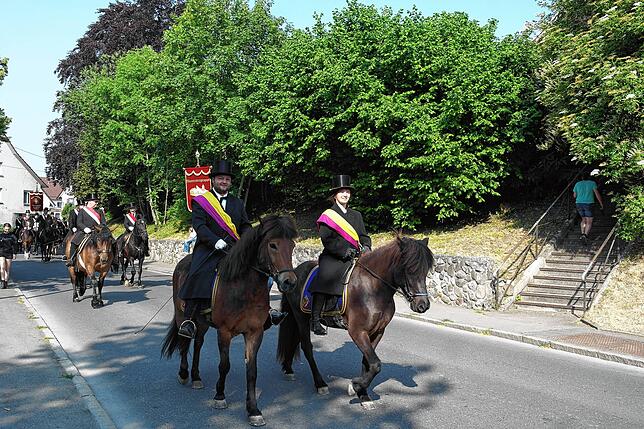 Bild 26: Bilder von der Reiterprozession zum Jubiläumsfest der Blutreitergruppe Oberteuringen