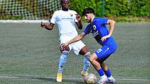 Schwierige Aufgabe: Ibrahima Camara (links) und der SV 08 Laufenburg sind am Mittwoch im Zweitrundenspiel des Südbadischen Pokals beim ...