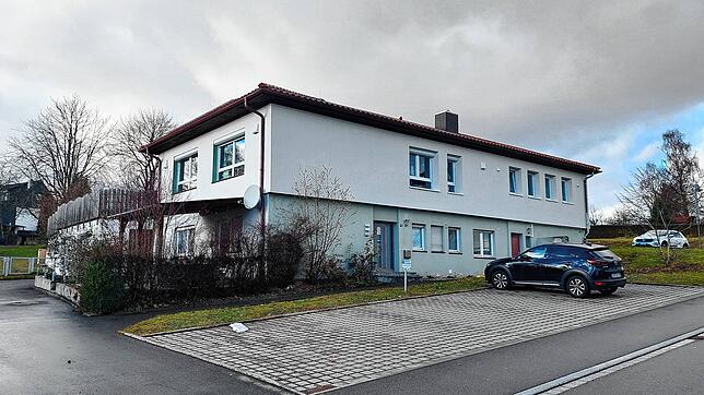 In die bisherige Wohnung im Untergeschoss des Kindergartens sollen künftig Büro- und Sozialräume für das Personal geschaffen werden. ...