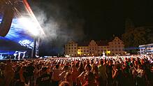 5000 Fans feiern zum Abschluss der Schloss Salem-Open-Air Andreas Gabalier bei seinem Konzert vor dem Schloss im Jahr 2023.