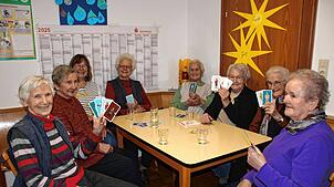 Maria Böhler, Klara Speh, Ulrike Löffler vom Gemeindeteam, Paula Ströhle, Adelheid Ehrenmann, Lisa Greß, Dora Butz und Rosa Spieß (von ...