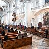 Leere Bänke, viele Fragezeichen: Die Corona-Zeit hat die Kirchen heftig geschüttelt. Auch nach Lockerung der Auflagen bleibt im Schnitt ...