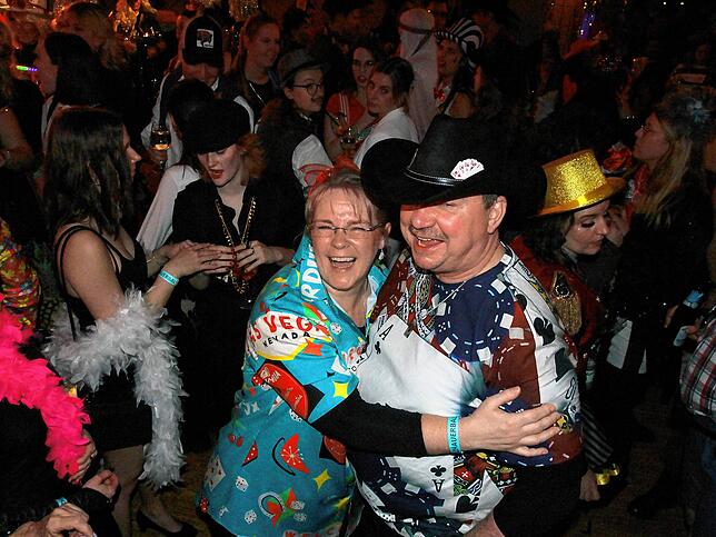Bild 37: Viva Las Vegas &ndash; Bilder vom Holzhauerball im Milchwerk (1)