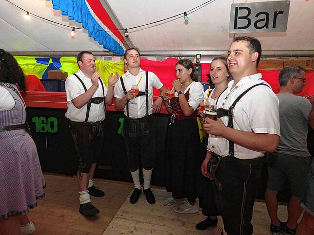 Bild 8: Dorfrocker rocken Festzelt in Leipferdingen