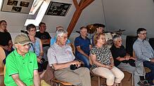Mit großem Interesse verfolgen die Zuhörer die konstituierende Sitzung des neuen Ortschaftsrats von Schabenhausen. Bild: Albert Bantle