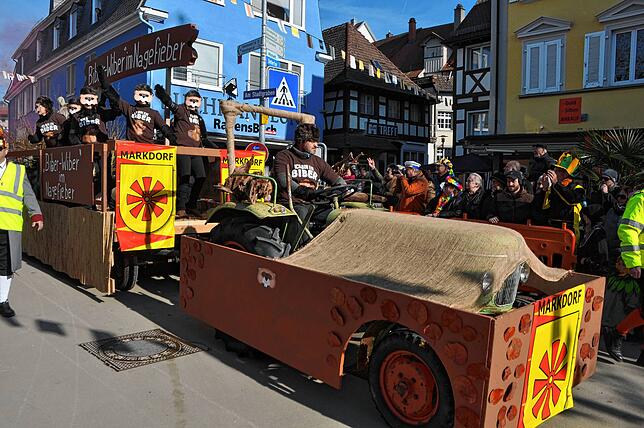 Bild 27: Fasnetssunntig-Umzug: Historische Narrenzunft Markdorf zieht alle an