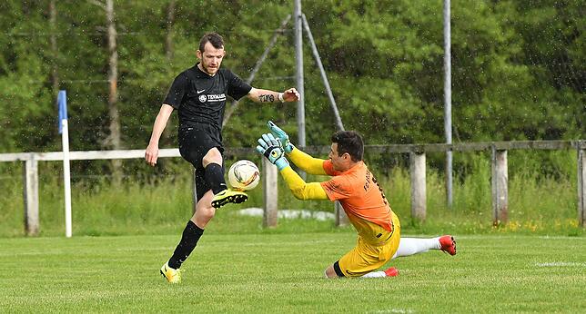 Bild 3: FC Erzingen siegt mit 6:3 bei der Spvgg. Brennet-Öflingen &ndash; und wir haben die Bilder!