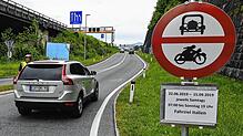 In Tirol dürfen wieder einzelne Transitstrecken nicht mehr verlassen werden.