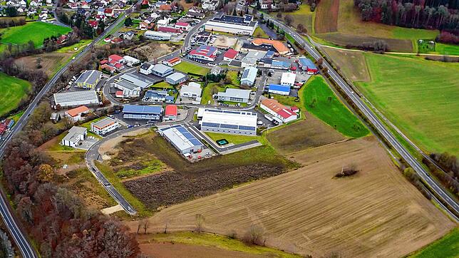 Das Gewerbegebiet Himmelreich in Hindelwangen soll erweitert werden. Auf dem Luftbild ist rechts die B&nbsp;14 Richtung Windegg zu sehen.
