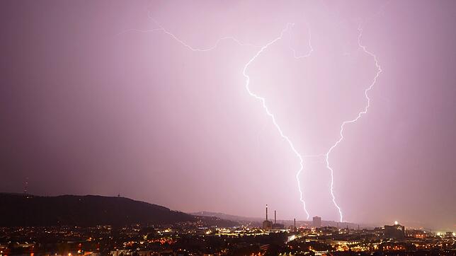 Meteorologen erwarten schwere Gewitter in Teilen des Südwestens. (Archivbild)