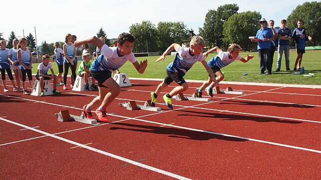 Zum Auftakt der Stadtmeisterschaft begannen die Kinder mit dem 50-Meter-Lauf.