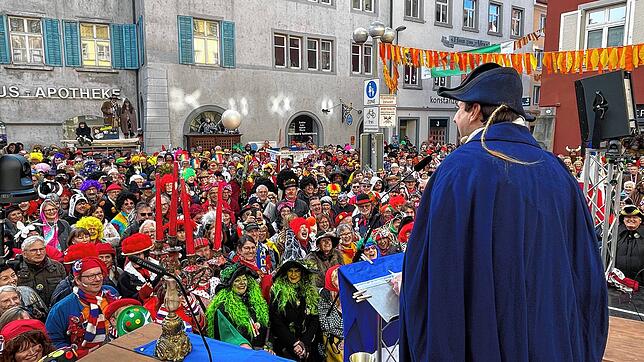Bild 47: Schmotziger Dunschtig: Auf dem Obermarkt fällt das Jakobiner-Tribunal sein Urteil