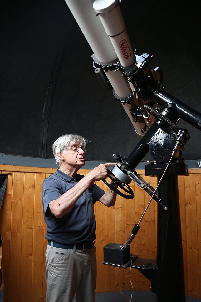 Peter Wüst betreut heute als Vorsitzender die Überlinger Sternwarte. Bild: Christoph Heuser