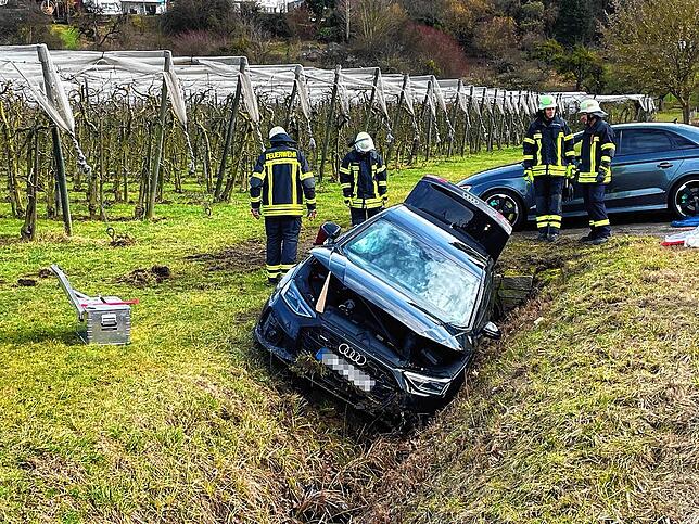 An dem Audi entstand hoher Schaden, die beiden Insassen blieben unverletzt.