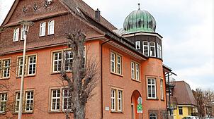 Am Schwarzwald-Gymnastium, hier im April 2025, beginnt demnächst der Schulbetrieb wieder. Foto: Hans-Jürgen Kommert
