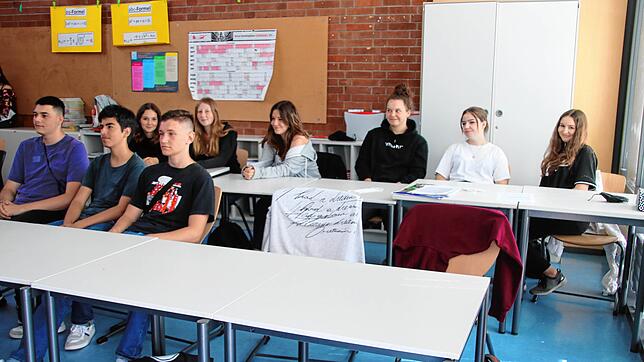 In Schulen flächendeckend installierte Luftfilter sollen dafür sorgen, dass Kinder und Jugendliche &ndash; so wie auf diesem aktuellen ...