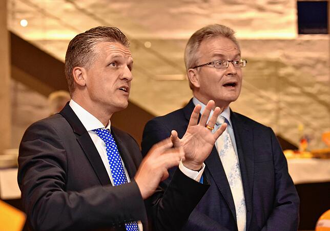 Bild 2: Wahlparty der CDU: Feierstimmung will bei den Christdemokraten nicht aufkommen